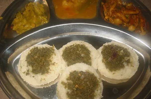 Daal Iddly com Chutney de Hortelã Recheado