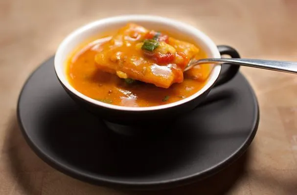 Sopa de Dahl com Bolinhos