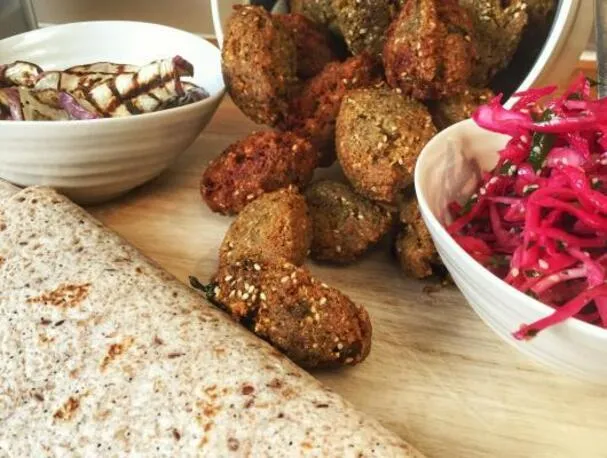 Falafel (rende 48 porções pequenas)