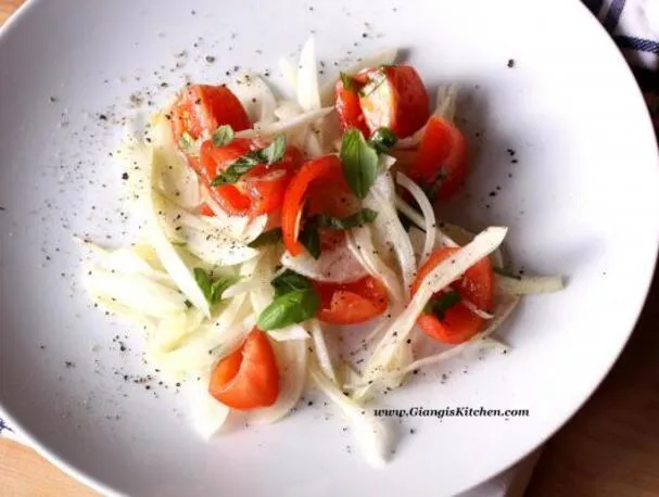 Salada de Erva-doce, Tomates e Manjericão com Vinagrete de Limão