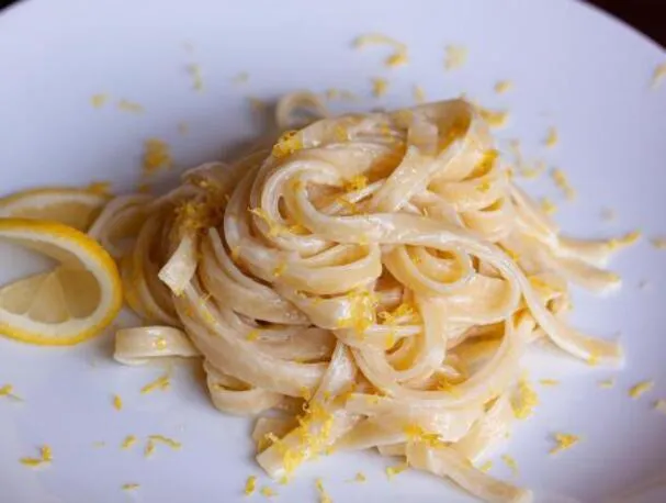 Fettuccine ao Molho de Limão e Mascarpone