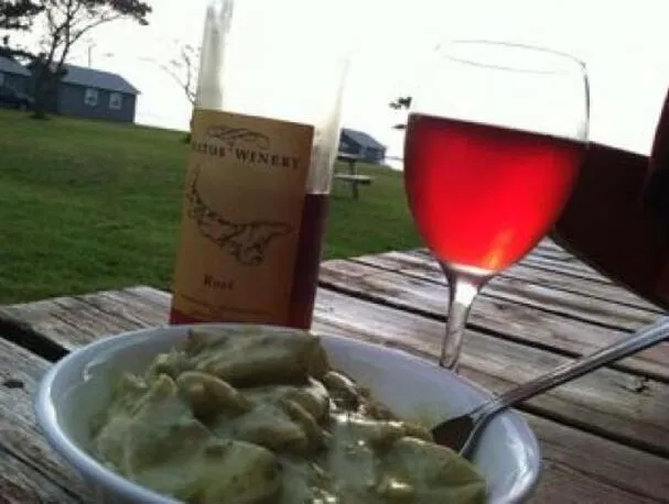 Haddock da Ilha cozido em molho de curry verde picante, inspirado na Ilha do Príncipe Eduardo