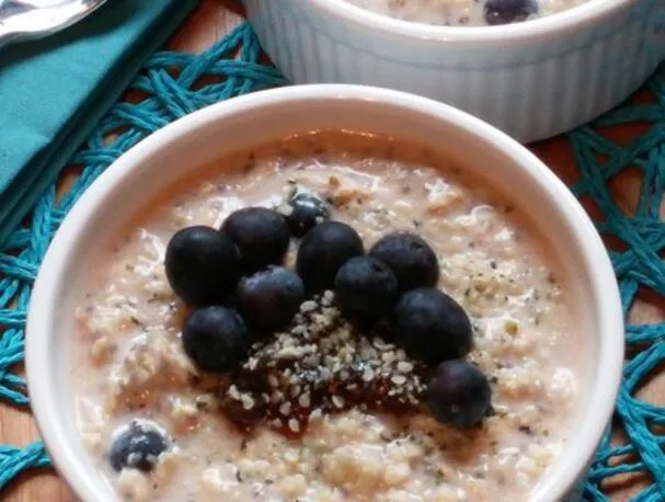 B & B Sunrise: Cereal matinal de banana, mirtilo e semente de chia