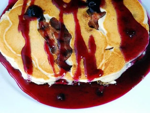 Panquecas de Bacon e Mirtilo