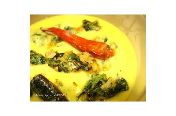 Kadi Pakoda do Norte da Índia em Curry de Besan