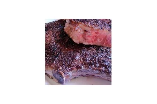 Bife de Contrafilé Frito com Molho de Alcaparras