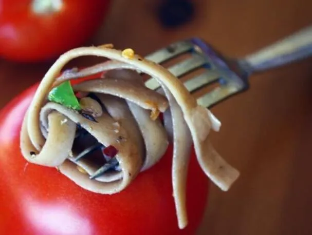 Macarrão com Molho de Anchova e Nozes