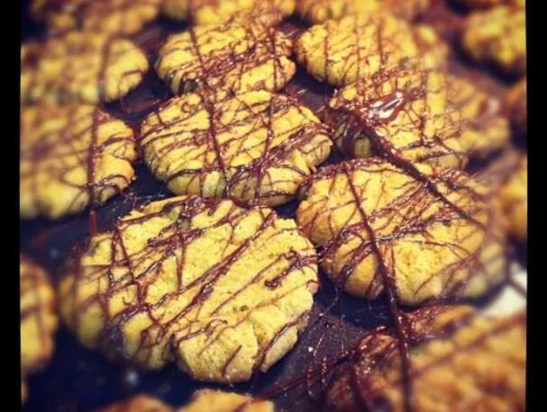Cookies de Manteiga de Amendoim com Calda de Chocolate Xocai