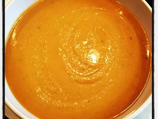 Sopa de Abóbora Assada com Maçã