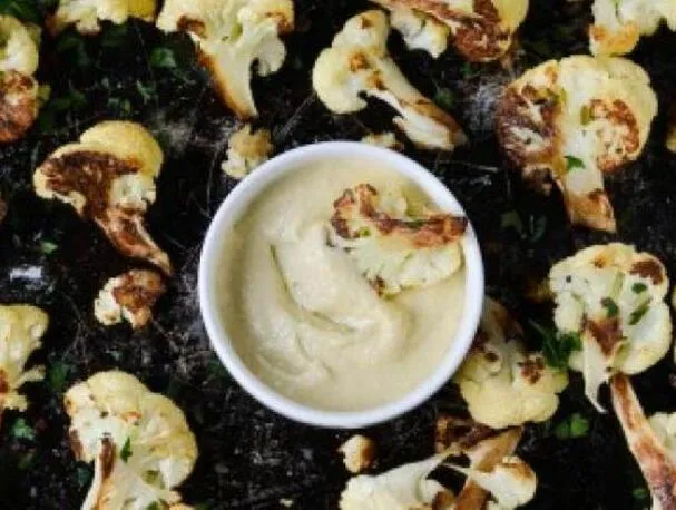 Couve-flor Assada com Molho de Tahine