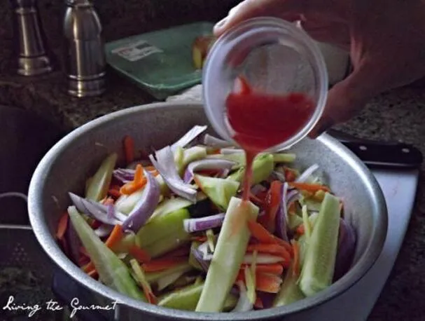 Peito de Frango Salteado com Alho e Limão e Salada de Pepino