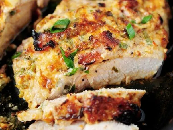 Costeletas de Porco Assadas com Bacon Defumado