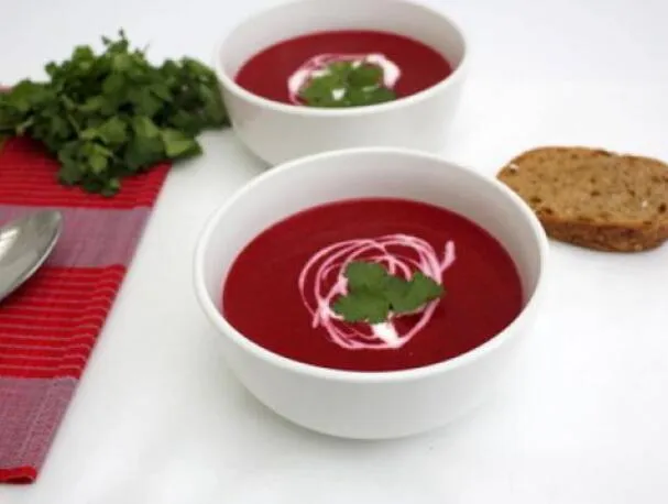 Sopa Tailandesa de Coco e Beterraba