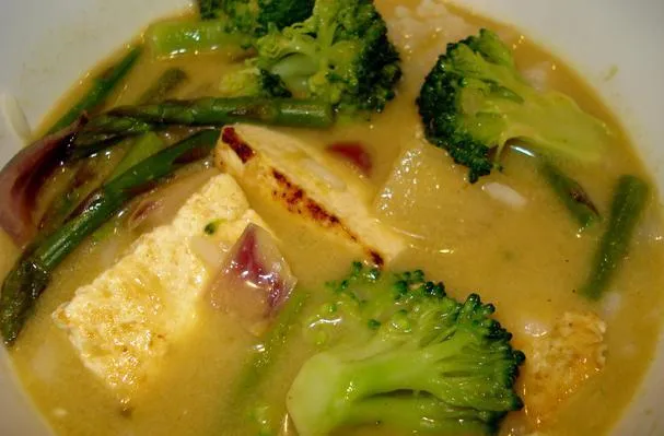Curry Verde Tailandês de Coco com Tofu