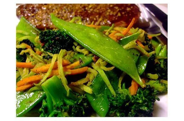 Salteado de Vegetais com Laranja