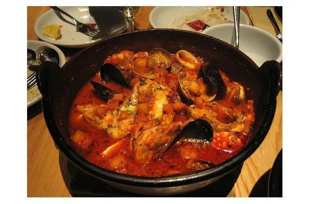 Bouillabaisse ou Caldeirada de Peixe do Mercado de Fulton