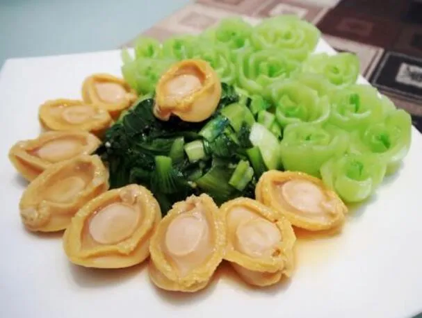 Ano Novo Chinês: Abalones de Bebê com Bok Choy