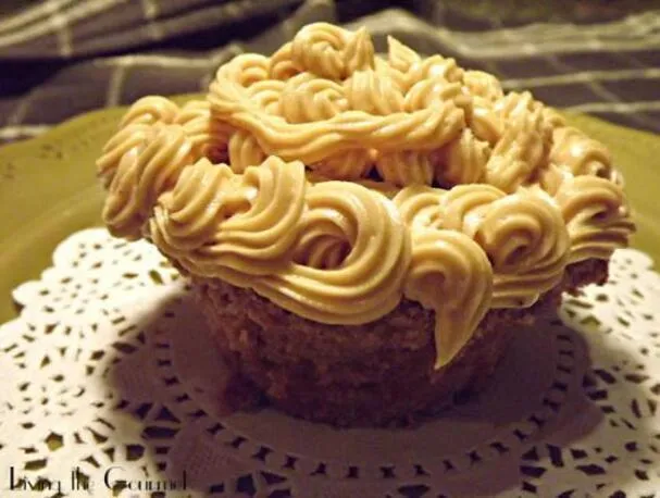 Cupcakes de Leite com Chocolate e Cobertura Cremosa de Manteiga de Amendoim