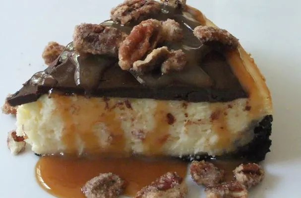 Delícia de Cheesecake com Chocolate, Caramelo e Nozes